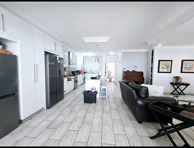 3 BEDROOM APARTMENT TO LET IN BALLITO CENTRAL